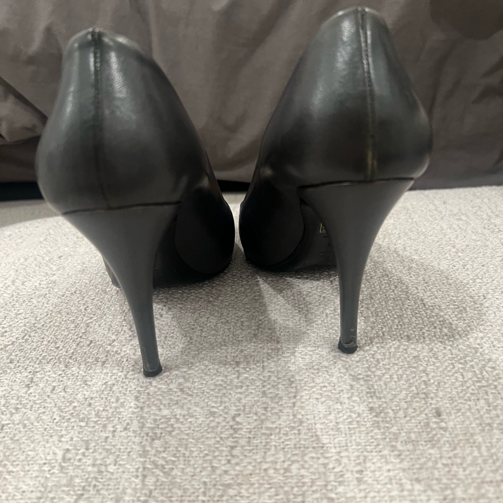 Authentic Prada Round Toe Pump - Picture 7 of 9
